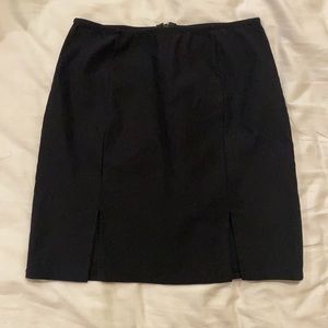 MINI SKIRT SLITS